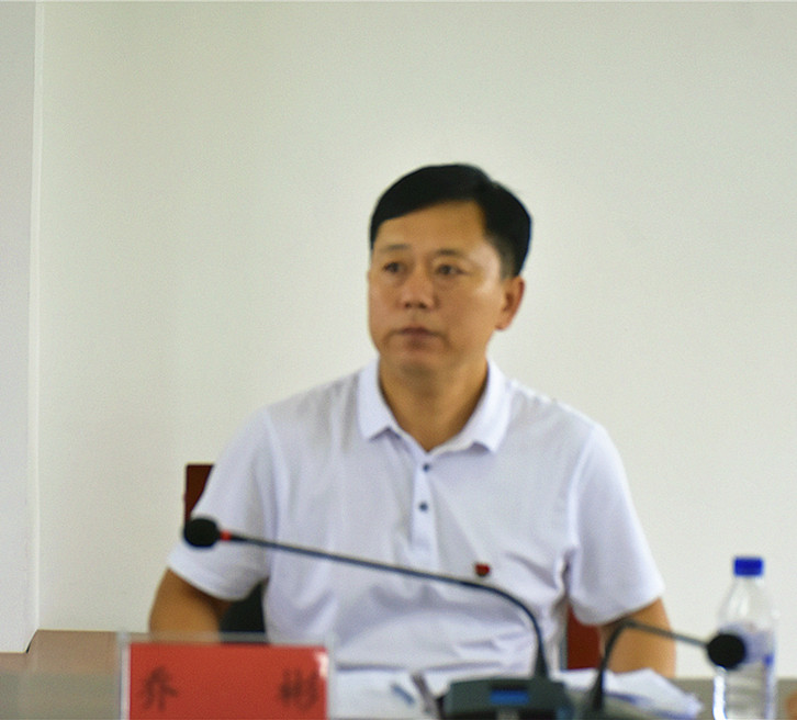 副總經(jīng)理喬彬主持會(huì)議_副本.jpg